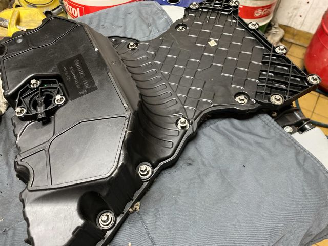 bontott MERCEDES-BENZ E-CLASS Olajteknő