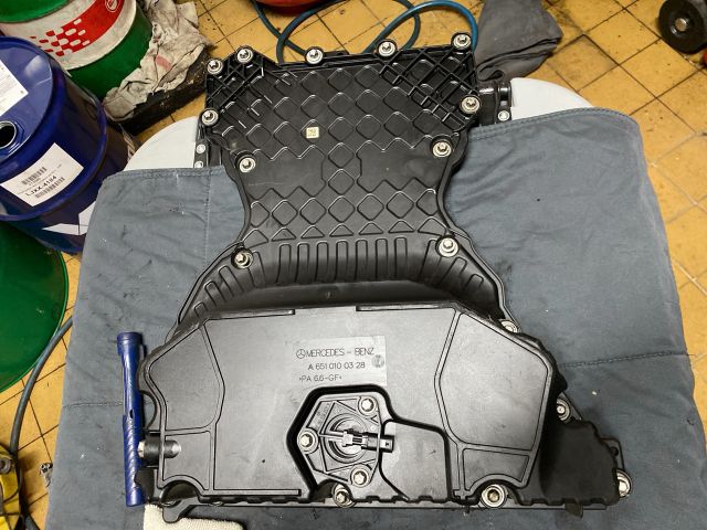 bontott MERCEDES-BENZ E-CLASS Olajteknő