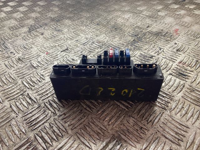 bontott MERCEDES-BENZ E-CLASS Fő Relé