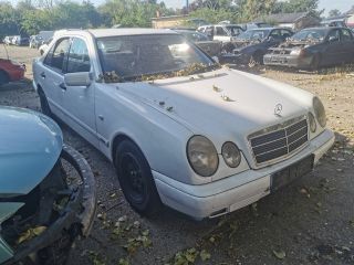 bontott MERCEDES-BENZ E-CLASS Jobb első Gólyaláb (Lengécsillapító, Rugó)