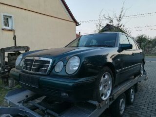 bontott MERCEDES-BENZ E-CLASS Homlokfal (Üres lemez)