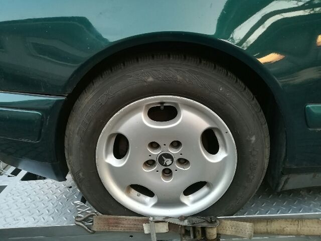 bontott MERCEDES-BENZ E-CLASS Jobb első Kerékagy