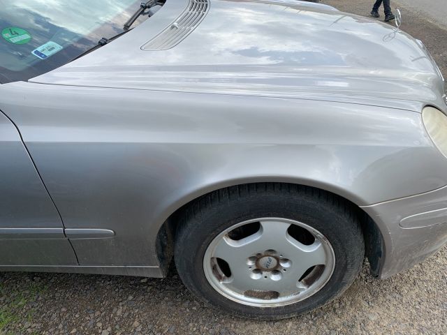 bontott MERCEDES-BENZ E-CLASS Jobb első Csonkállvány Kerékaggyal