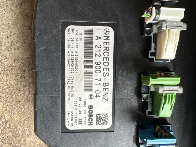 bontott MERCEDES-BENZ E-CLASS Biztosítéktábla Motortér