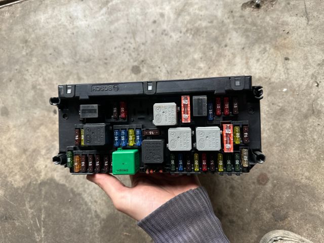 bontott MERCEDES-BENZ E-CLASS Biztosítéktábla Motortér