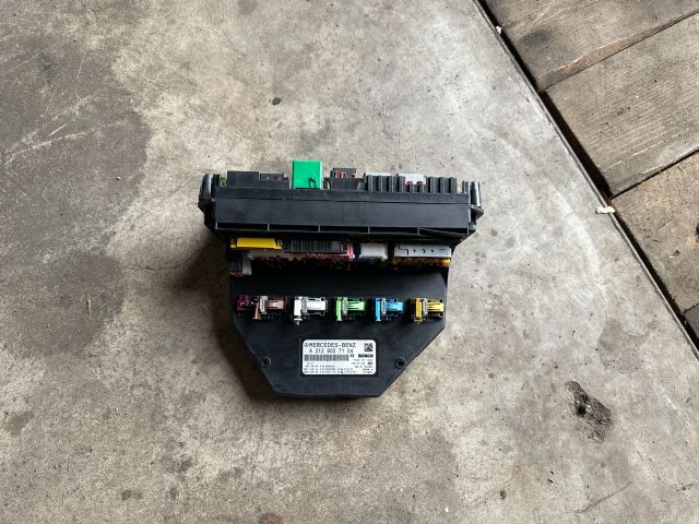 bontott MERCEDES-BENZ E-CLASS Biztosítéktábla Motortér