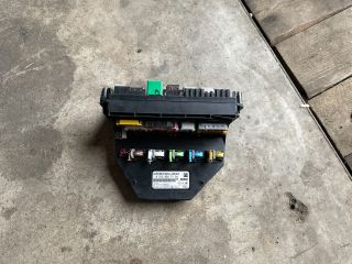 bontott MERCEDES-BENZ E-CLASS Biztosítéktábla Motortér