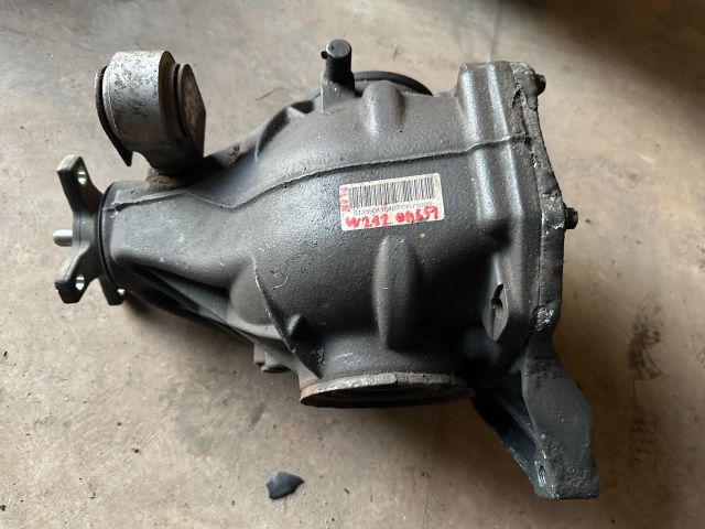 bontott MERCEDES-BENZ E-CLASS Hátsó Differenciálmű