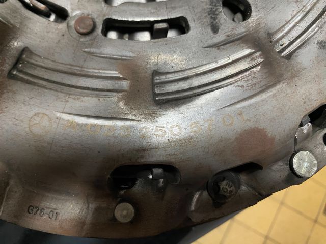 bontott MERCEDES-BENZ E-CLASS Kuplung Szett Lendkerékkel