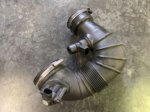 bontott MERCEDES-BENZ E-CLASS Légbeömlő Cső