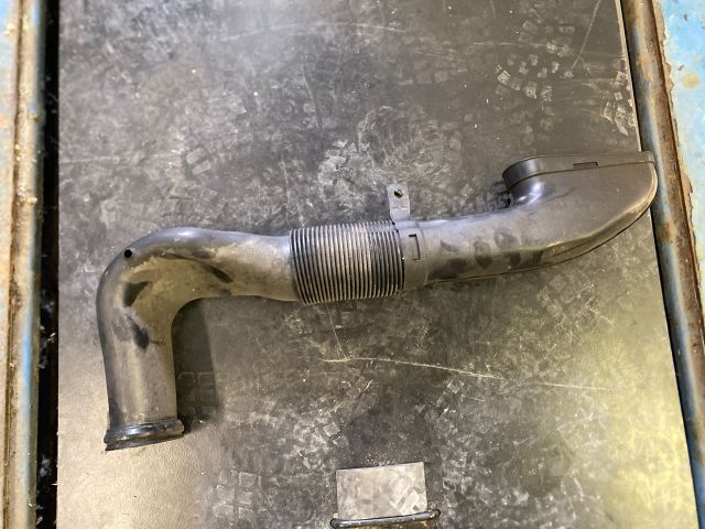 bontott MERCEDES-BENZ E-CLASS Légbeömlő Cső