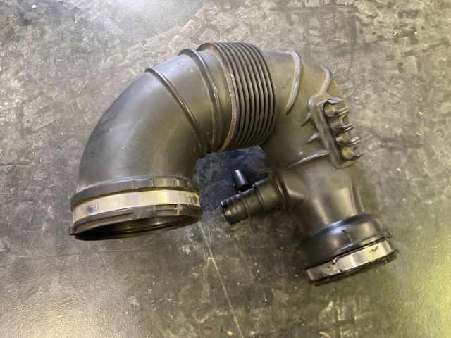 bontott MERCEDES-BENZ E-CLASS Légbeömlő Cső