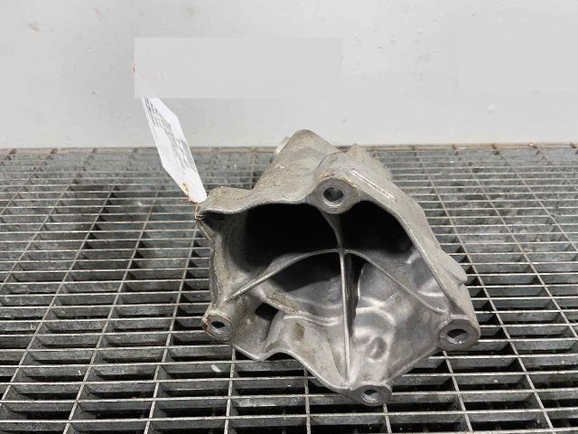 bontott MERCEDES-BENZ E-CLASS Motor Tartó Bak Jobb