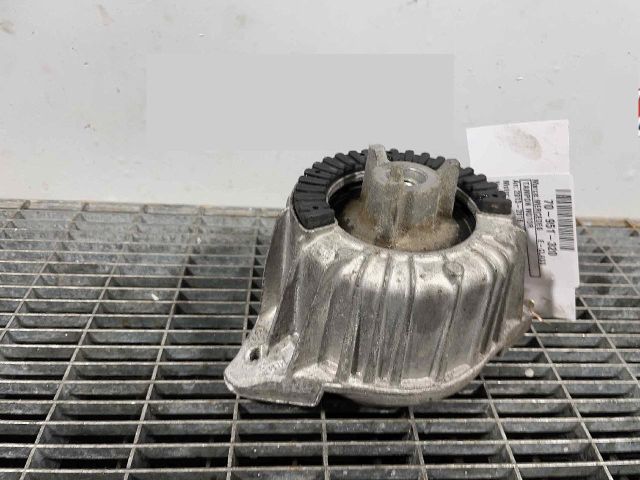 bontott MERCEDES-BENZ E-CLASS Motor Tartó Bak (Pozíciófüggetlen)