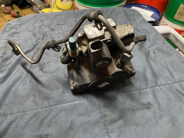 bontott MERCEDES-BENZ E-CLASS Nagynyomású Szivattyú