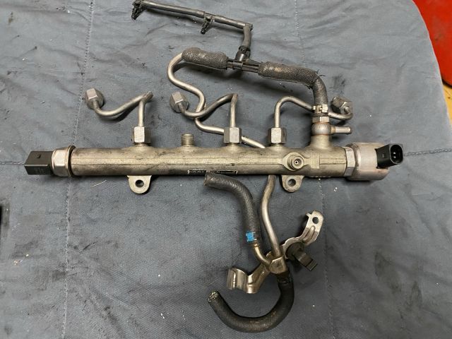 bontott MERCEDES-BENZ E-CLASS Nagynyomású Üzemanyag Gyűjtőcső