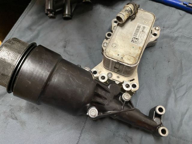 bontott MERCEDES-BENZ E-CLASS Olajhűtő