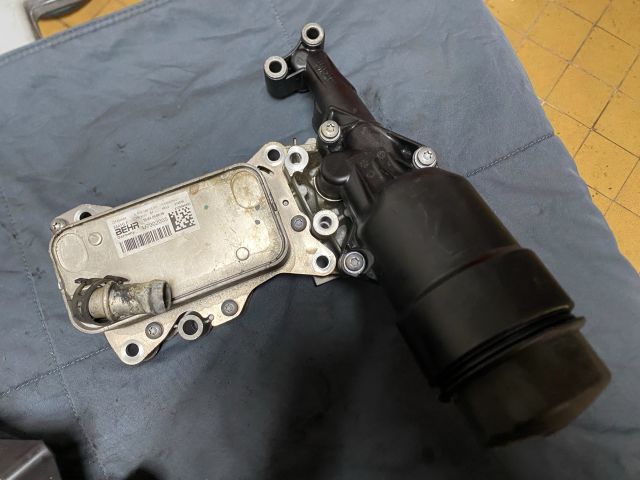 bontott MERCEDES-BENZ E-CLASS Olajhűtő