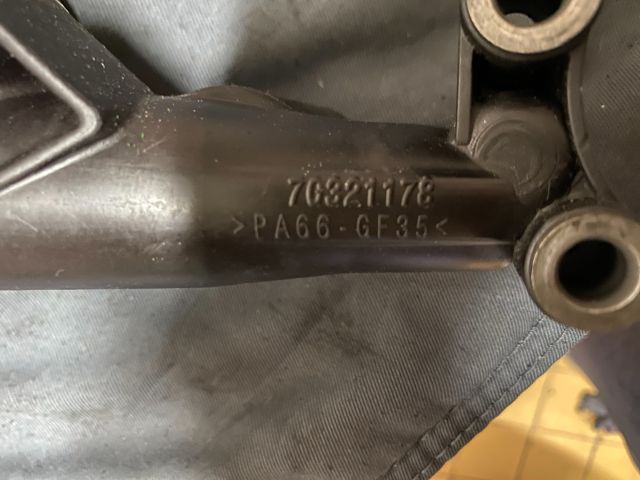 bontott MERCEDES-BENZ E-CLASS Olajszűrő Ház