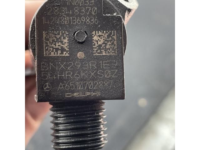 bontott MERCEDES-BENZ E-CLASS Porlasztó (1 db)