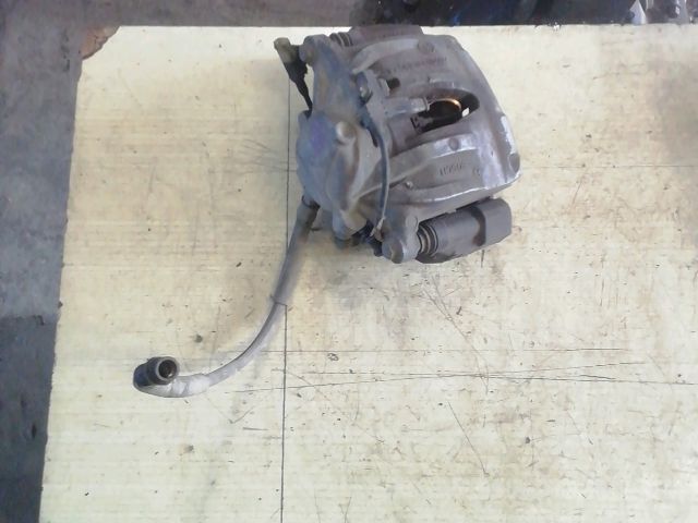 bontott MERCEDES-BENZ E-CLASS Bal első Féknyereg Munkahengerrel