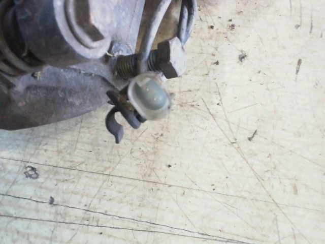 bontott MERCEDES-BENZ E-CLASS Bal első Féknyereg Munkahengerrel