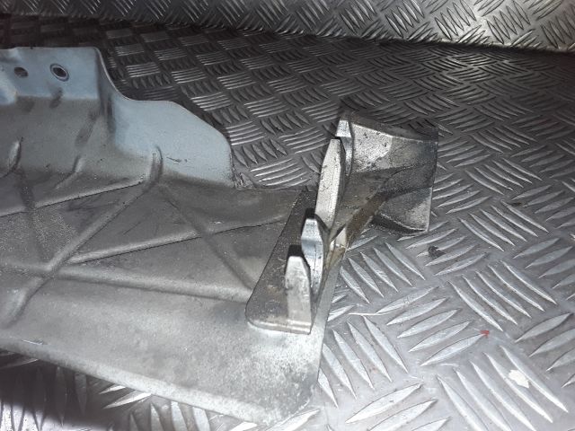 bontott MERCEDES-BENZ E-CLASS Légszűrő Ház Fedél