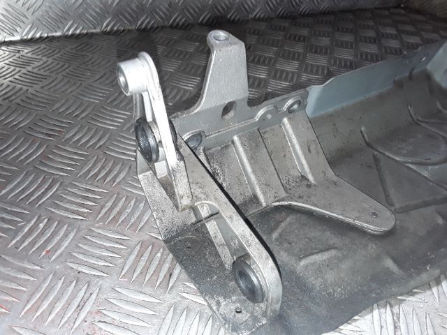 bontott MERCEDES-BENZ E-CLASS Légszűrő Ház Fedél