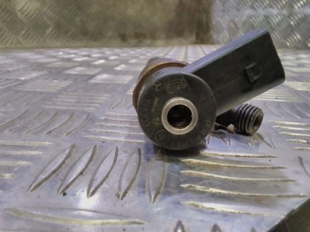 bontott MERCEDES-BENZ E-CLASS Porlasztó (1 db)