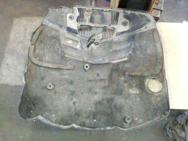 bontott MERCEDES-BENZ E-CLASS Felső Motorburkolat