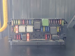 bontott MERCEDES-BENZ E-CLASS Biztosítéktábla Motortér