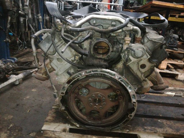 bontott MERCEDES-BENZ E-CLASS Motor (Fűzött blokk hengerfejjel)