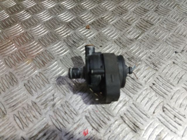 bontott MERCEDES-BENZ E-CLASS Vízpumpa