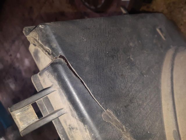 bontott MERCEDES-BENZ E-CLASS Vízhűtő Radiátor (Klímás)