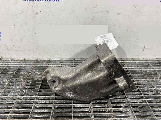 bontott MERCEDES-BENZ E-CLASS Motor Tartó Bak Jobb