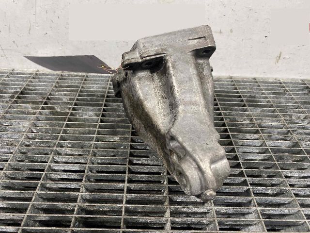 bontott MERCEDES-BENZ E-CLASS Motor Tartó Bak Jobb