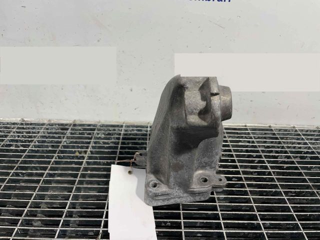 bontott MERCEDES-BENZ E-CLASS Motor Tartó Bak Jobb