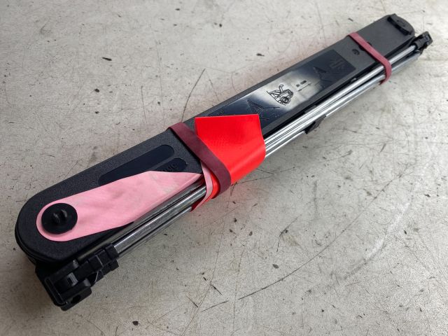 bontott MERCEDES-BENZ E-CLASS Elakadásjelző Háromszög