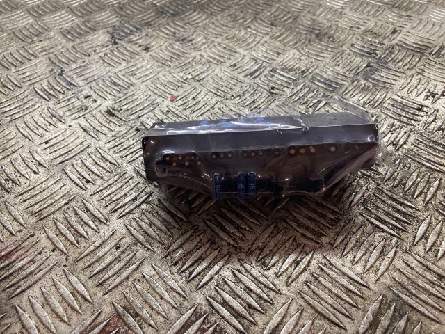 bontott MERCEDES-BENZ E-CLASS Elektronika (Magában)