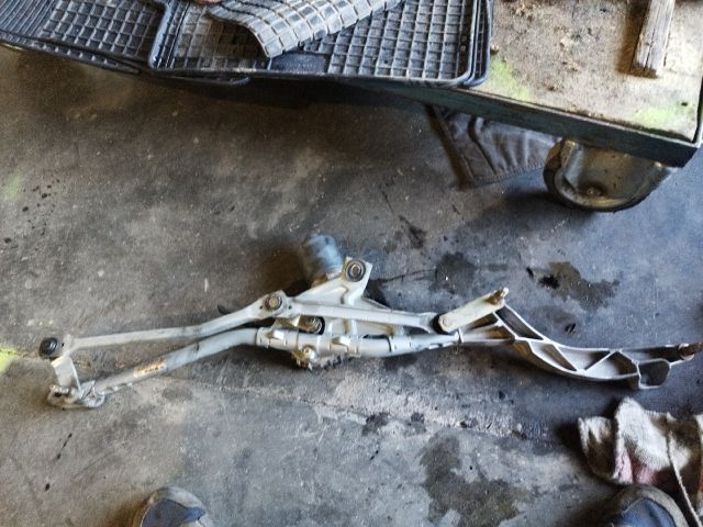 bontott MERCEDES-BENZ E-CLASS Első Ablaktörlő Szerkezet Motorral