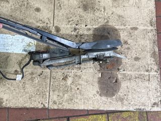 bontott MERCEDES-BENZ E-CLASS Első Ablaktörlő Szerkezet Motorral