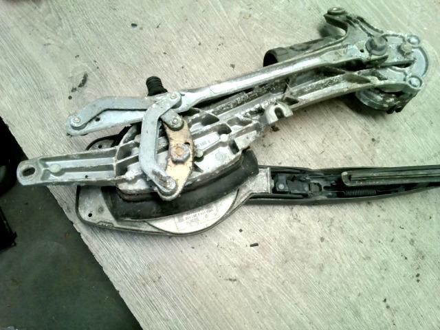 bontott MERCEDES-BENZ E-CLASS Első Ablaktörlő Szerkezet Motorral