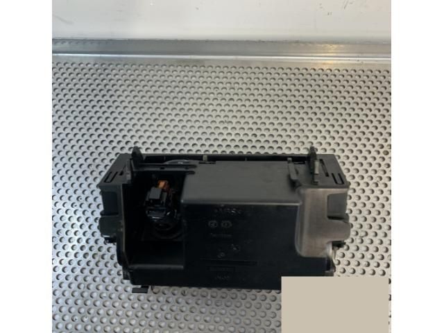 bontott MERCEDES-BENZ E-CLASS Első Hamutartó