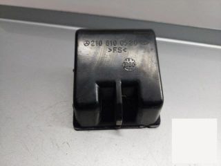 bontott MERCEDES-BENZ E-CLASS Első Hamutartó