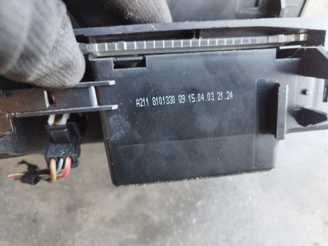 bontott MERCEDES-BENZ E-CLASS Első Hamutartó