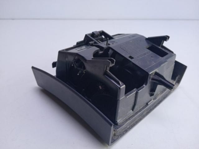 bontott MERCEDES-BENZ E-CLASS Első Hamutartó