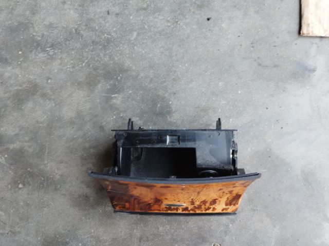 bontott MERCEDES-BENZ E-CLASS Első Hamutartó