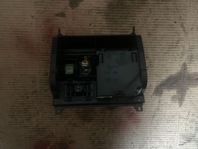 bontott MERCEDES-BENZ E-CLASS Első Hamutartó