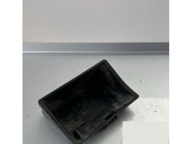 bontott MERCEDES-BENZ E-CLASS Első Hamutartó