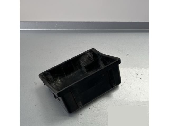 bontott MERCEDES-BENZ E-CLASS Első Hamutartó